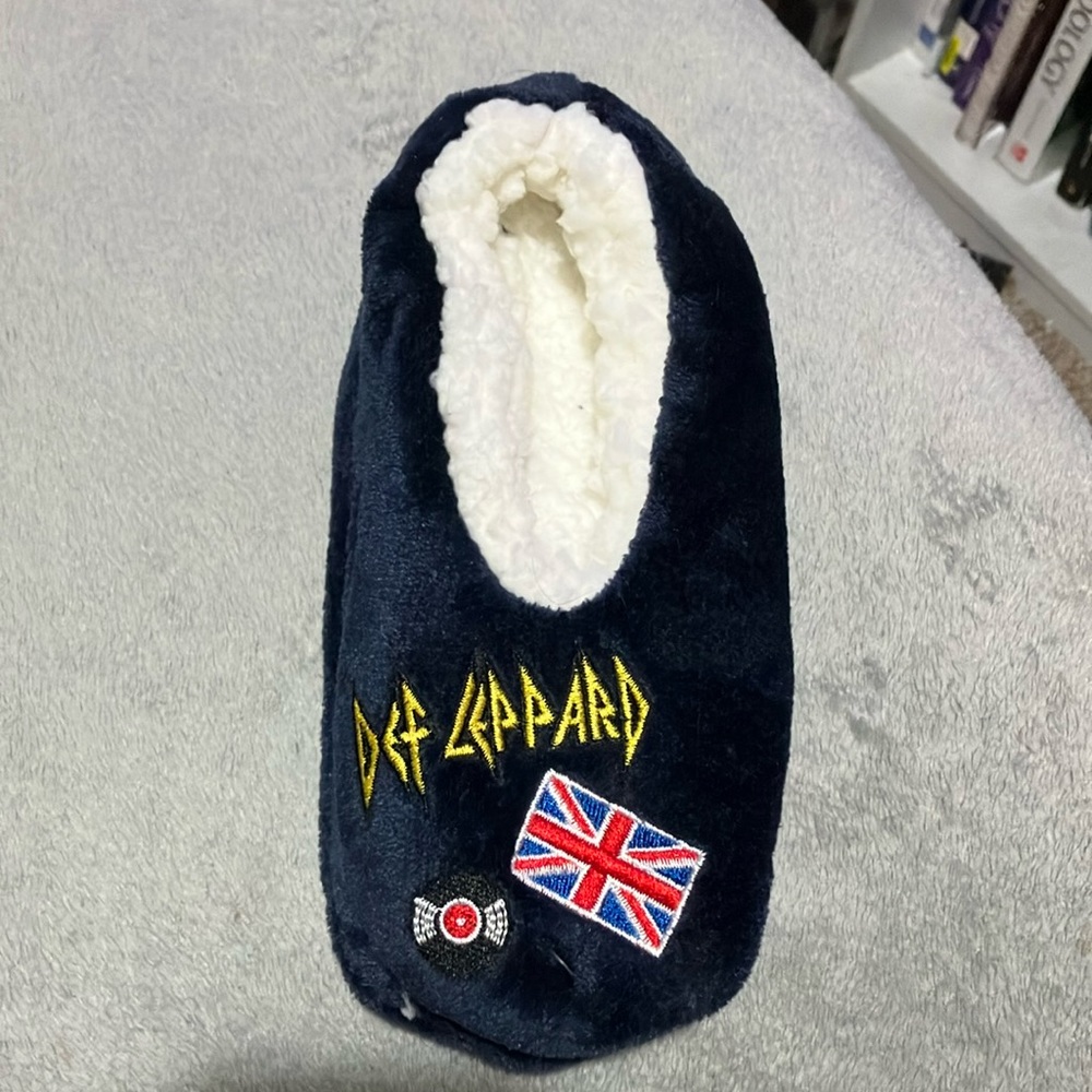 Def Leppard women’s slippers